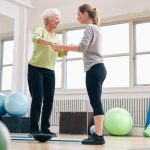 Actividad física para personas mayores de edad avanzada.
