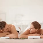 como dar un masaje relajante en la espalda a tu pareja de manera efectiva