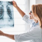 no se puede conocer todo a traves del diagnostico por radiografias y resonancias